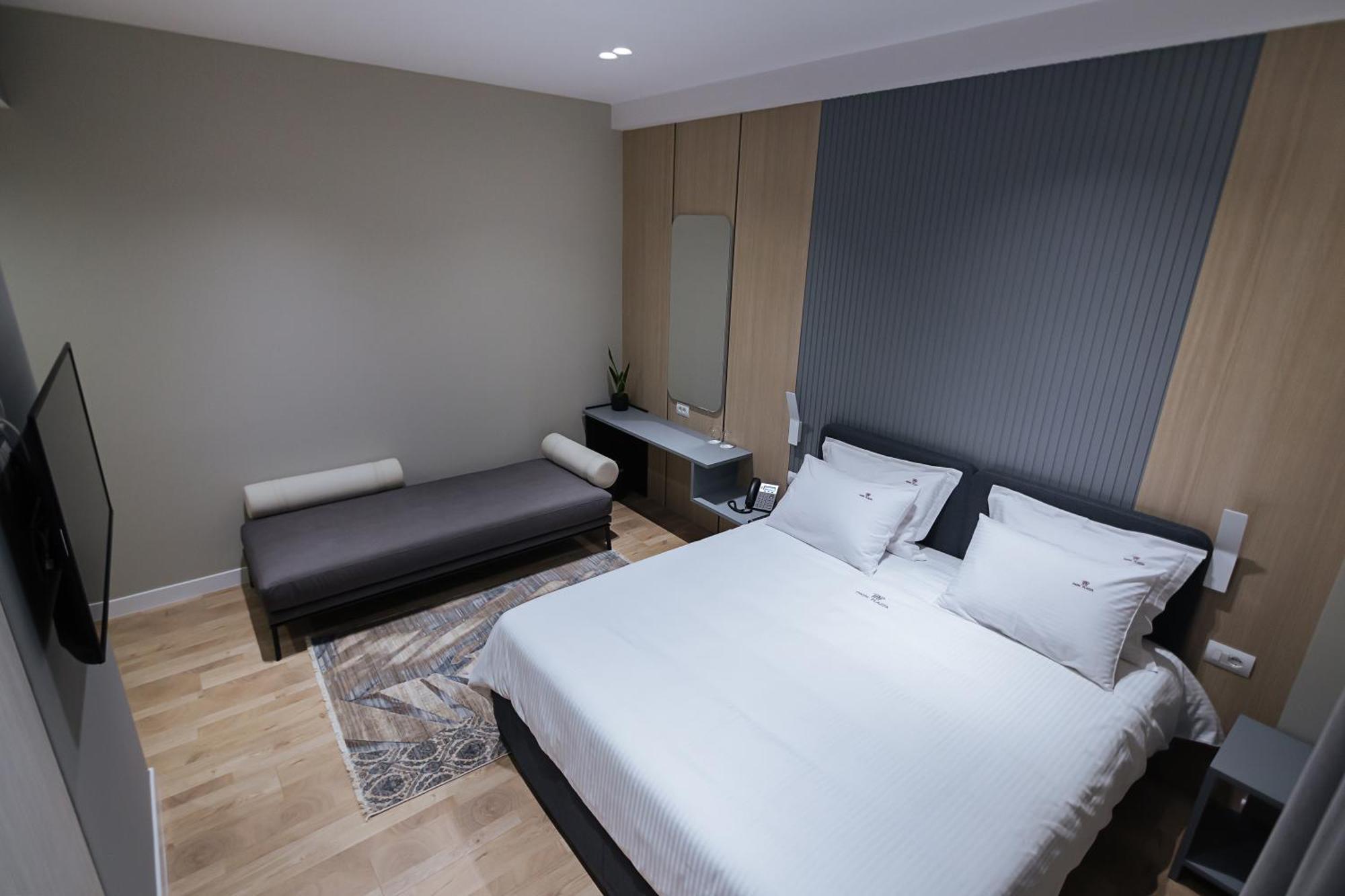 Park Plazza Hotell Korça Exteriör bild