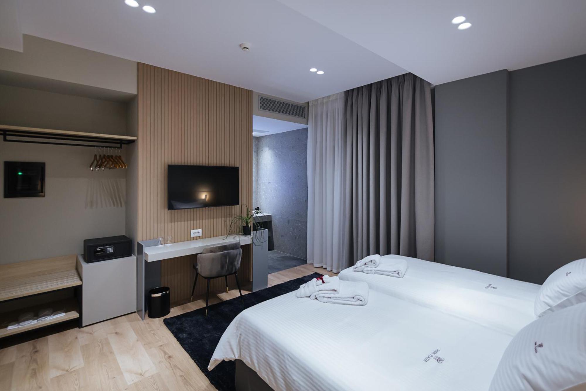 Park Plazza Hotell Korça Rum bild
